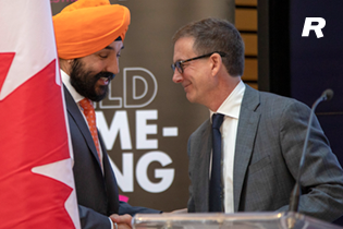 Navdeep Bains, Minister of Innovation, Science and Economic Development and Tiff Macklem, Dean of the Rotman School of Management, shakes hands